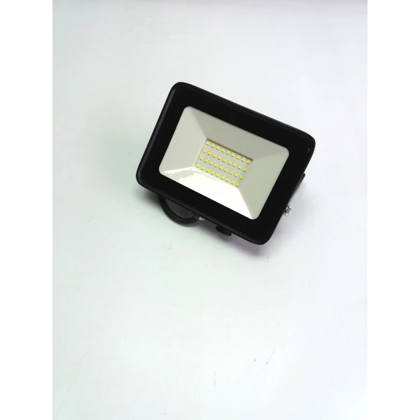 Foco Reflector Led 50w Luz Fria Blanca 6500k Intemperie Ip66 - Imagen 3