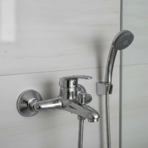 Grifería De Baño Universal Tero Monocomando Ducha Pared Gris Brillante
